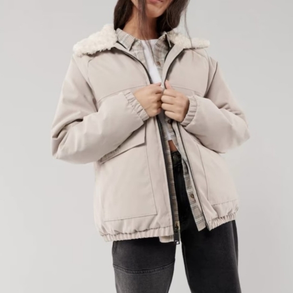 Hollister Women's Tan Jacket with Sherpa Collar Size Medium
